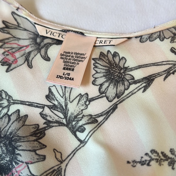 🌸 Victoria Secret Sleep Wear Shorts Set 🌸 - Picture 6 of 10